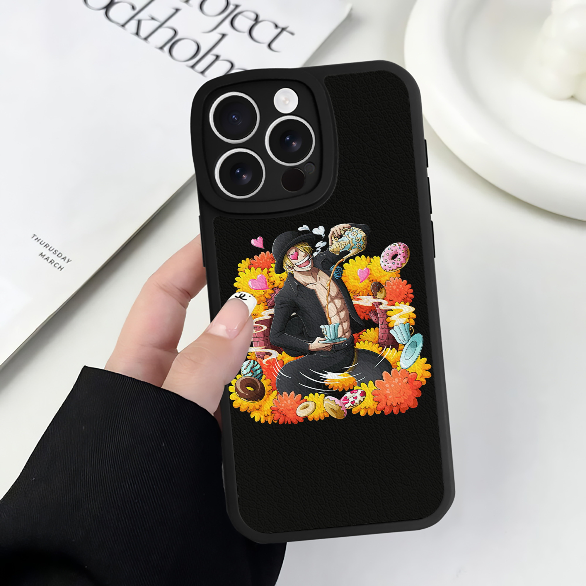 （画像用） ワンピース サンジ ONE PIECE Sanji 【iPhone 16シリーズ対応】シリコンスマホケース（レザー調） 材質：シリコン